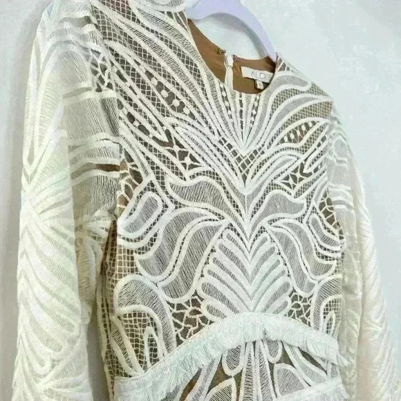 Alexis White Garner Lace Fringe Long Sleeve Romper ASO Taylor Swift - Picture 7 of 15